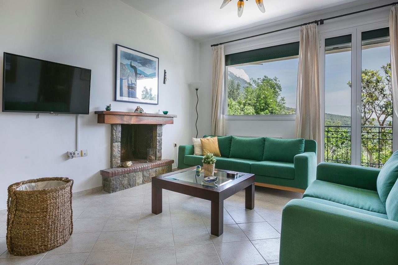 Villa Rania Lourdata  Buitenkant foto