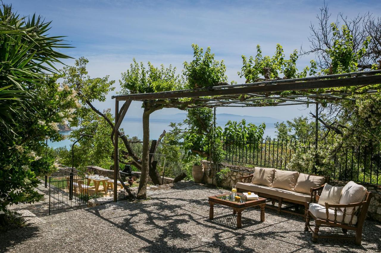 Villa Rania Lourdata  Buitenkant foto