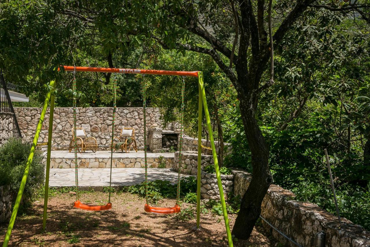 Villa Rania Lourdata  Buitenkant foto