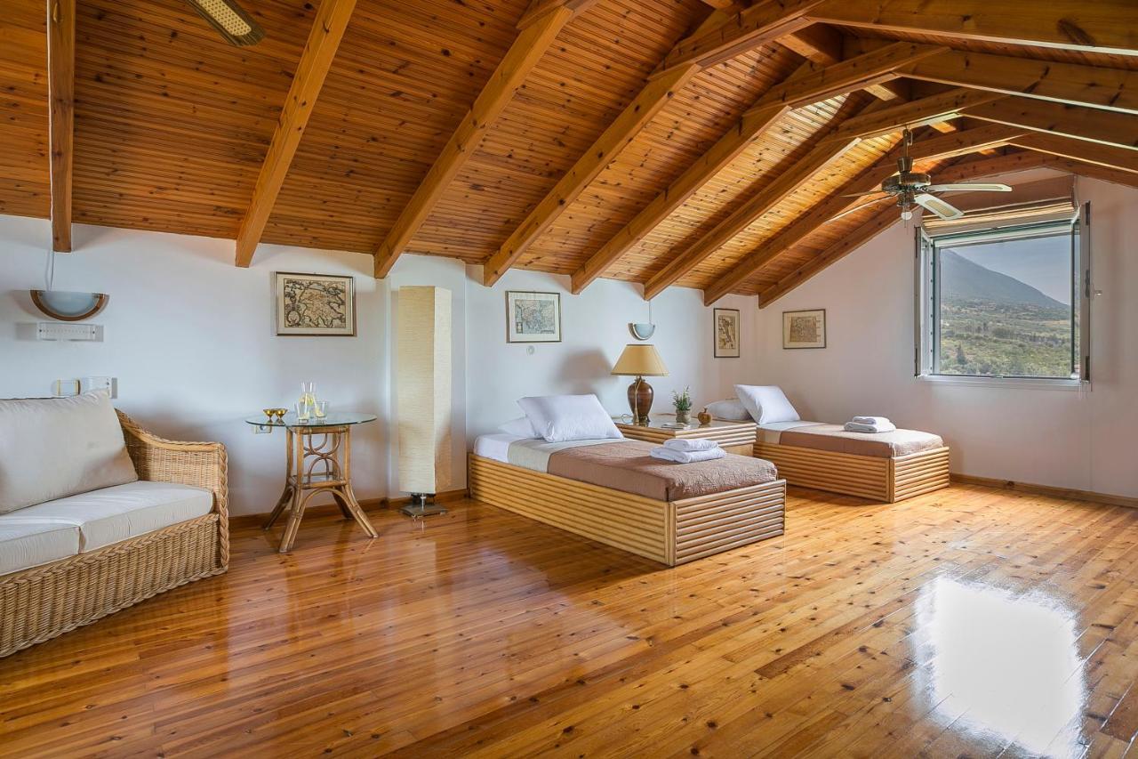 Villa Rania Lourdata  Buitenkant foto